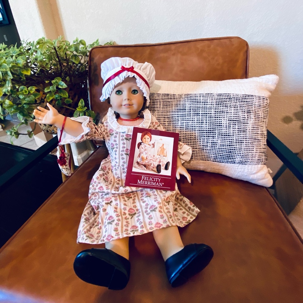 RETIRED American girl felicity doll, dress, bonnet, shoes, purse & necklace